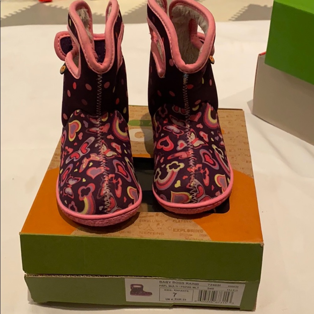Good used condition toddler girls Bogs